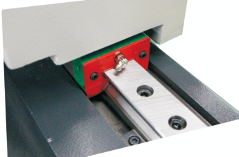 Χρησιμοποιείται για την κατασκευή και την κατασκευή οριζόντιων επιφανειακών μηχανών. 3