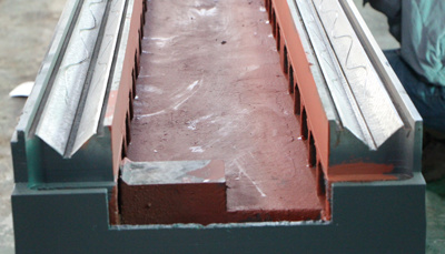 Χρησιμοποιείται για την κατασκευή και την κατασκευή οριζόντιων επιφανειακών μηχανών. 4