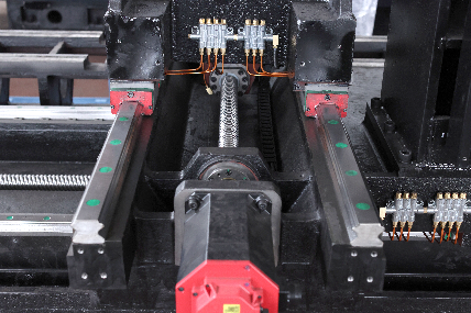 4 άξονας 3 άξονας κατακόρυφο κέντρο επεξεργασίας SV960L Μέγεθος τραπεζιού 1100*550mm κατακόρυφο κέντρο άλεσης 5