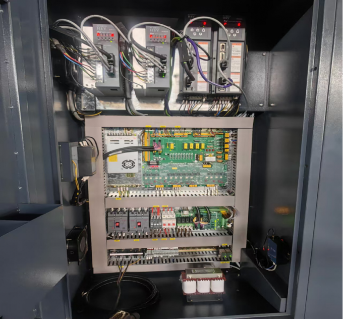 4 άξονας 3 άξονας κατακόρυφο κέντρο επεξεργασίας SV960L Μέγεθος τραπεζιού 1100*550mm κατακόρυφο κέντρο άλεσης 6