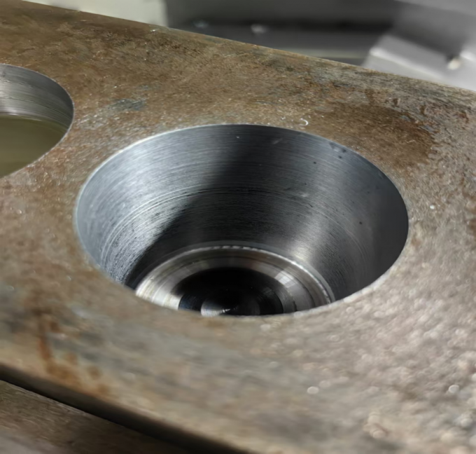 4 άξονας 3 άξονας κατακόρυφο κέντρο επεξεργασίας SV960L Μέγεθος τραπεζιού 1100*550mm κατακόρυφο κέντρο άλεσης 10