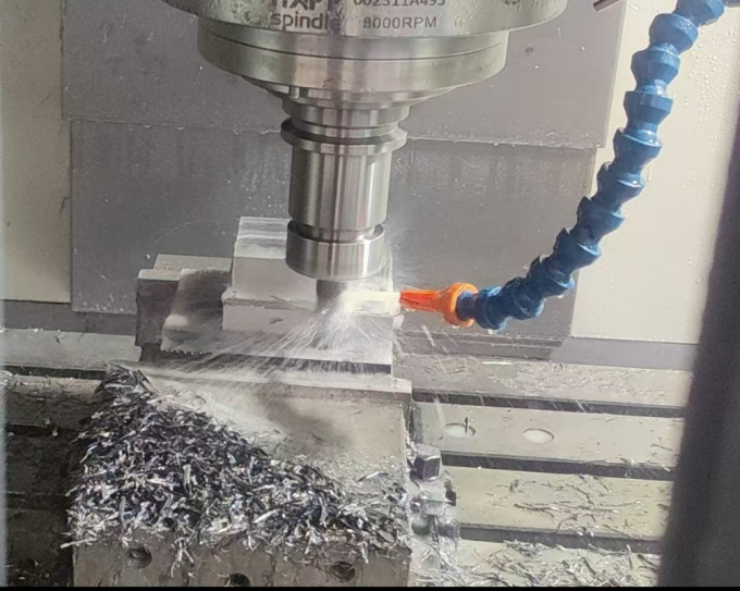 4 άξονας 3 άξονας κατακόρυφο κέντρο επεξεργασίας SV960L Μέγεθος τραπεζιού 1100*550mm κατακόρυφο κέντρο άλεσης 11