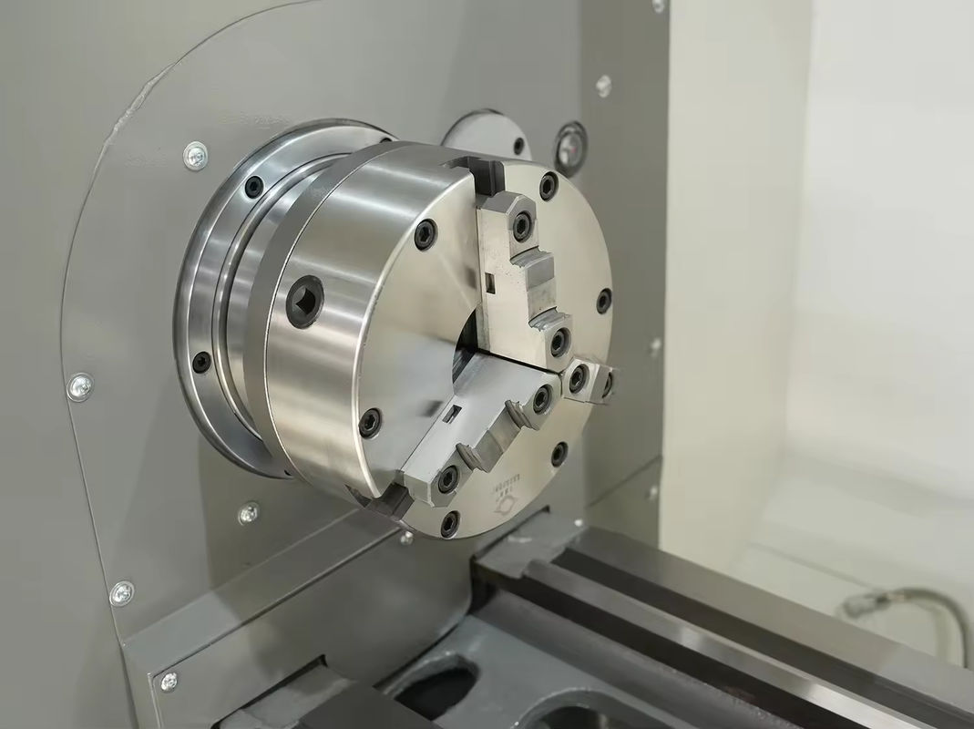 Τεχνητήρας CNC CAK63285 επίπεδο κρεβάτι Τεχνητήρας CNC 4 σταθμοί πύργος με κινητήρα servo