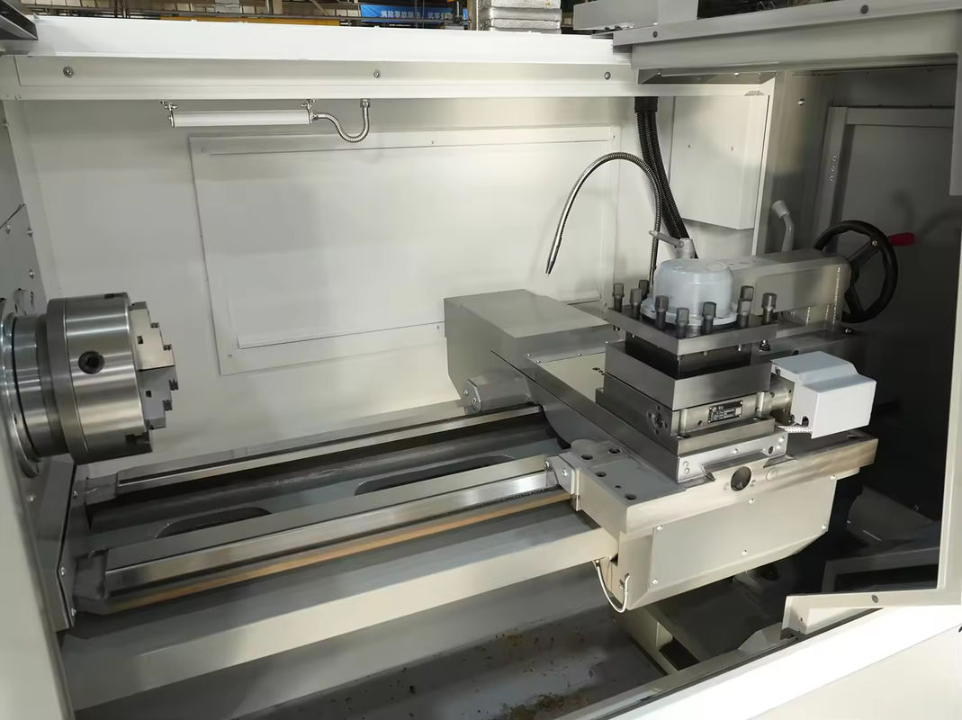 Τεχνητήρας CNC CAK63285 επίπεδο κρεβάτι Τεχνητήρας CNC 4 σταθμοί πύργος με κινητήρα servo